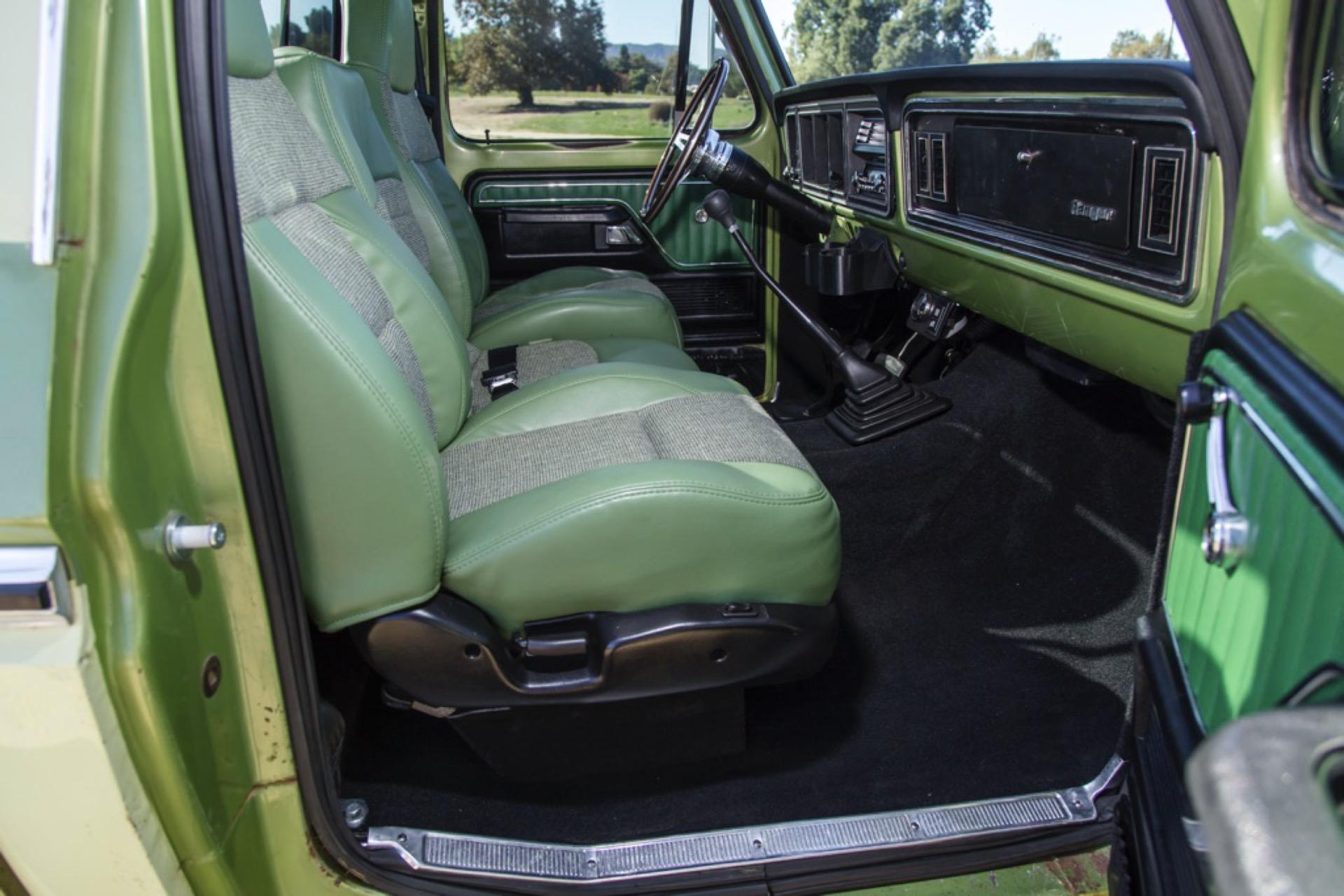 7.3L Turbo Diesel-Powered 1975 Ford F-250 4×4