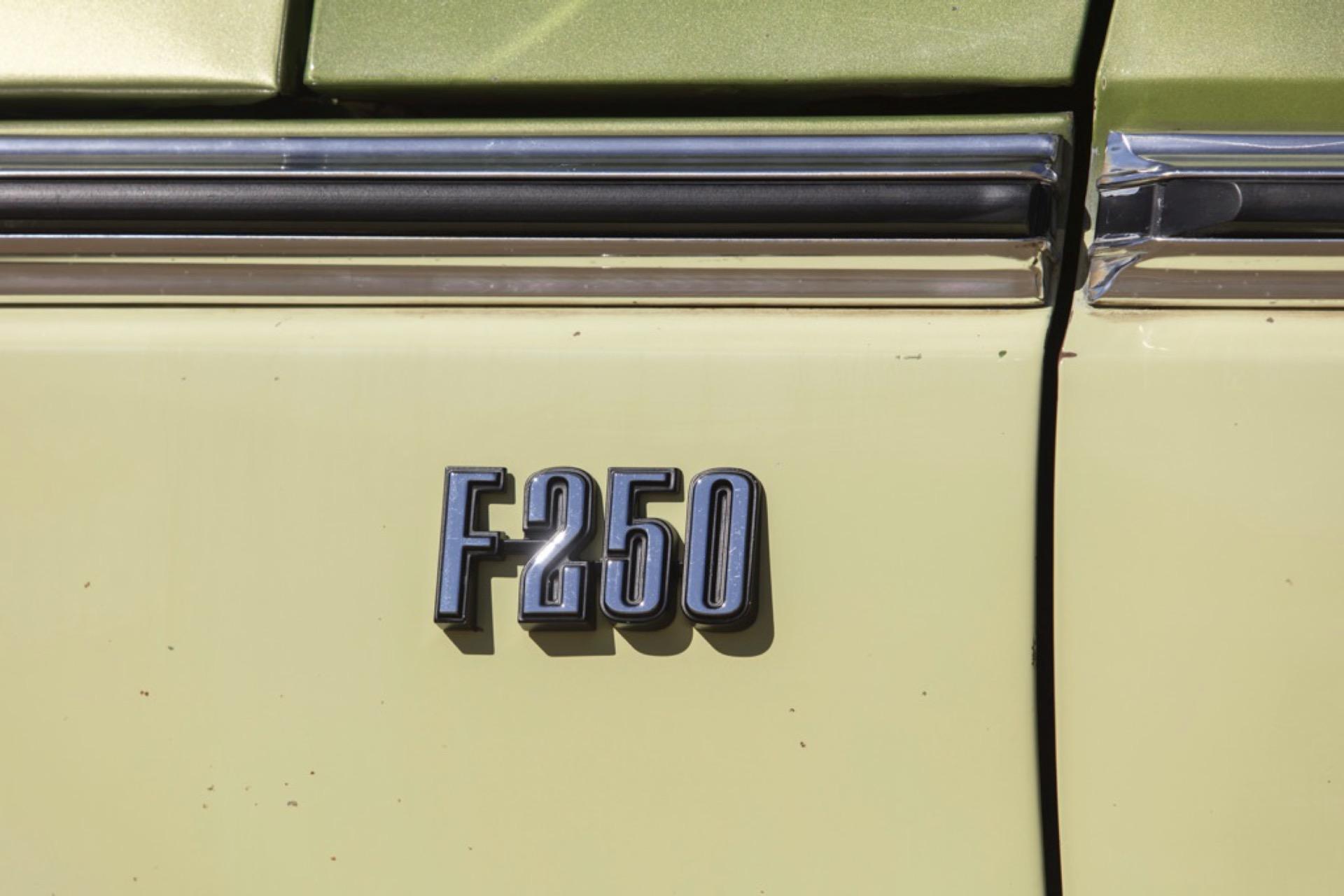 7.3L Turbo Diesel-Powered 1975 Ford F-250 4×4