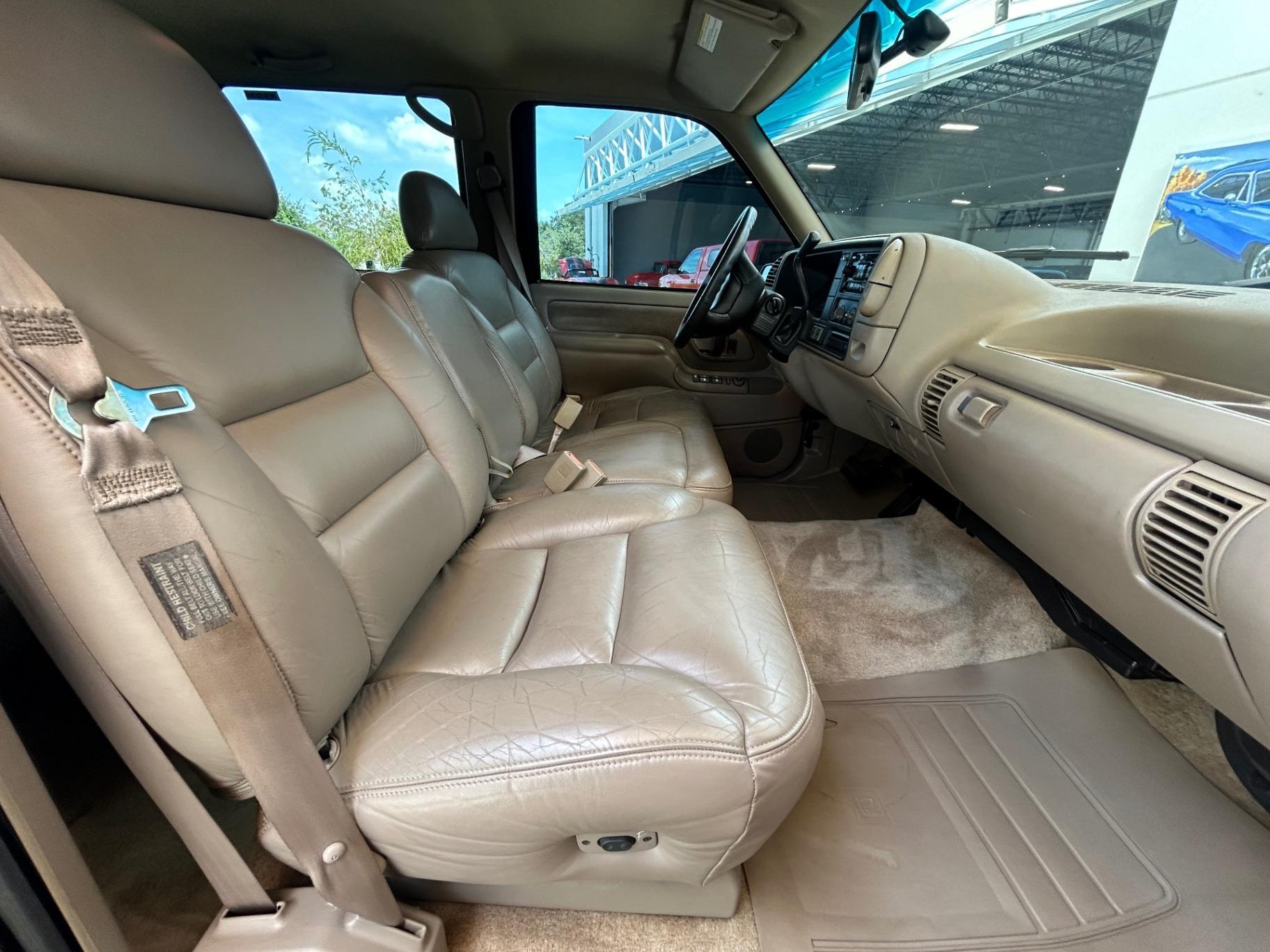 1996 GMC Suburban SLE
