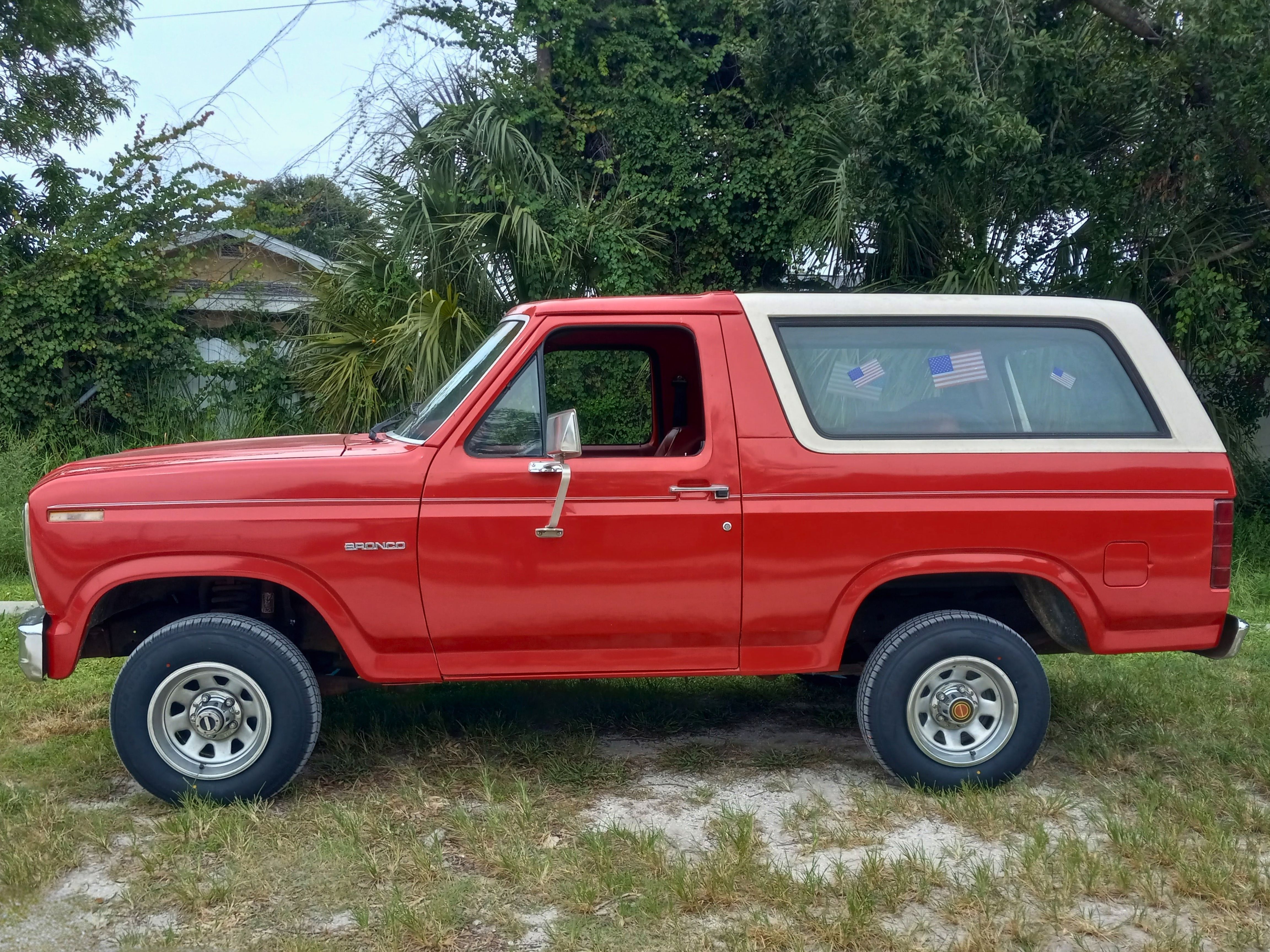 1982 Ford Bronco - 3