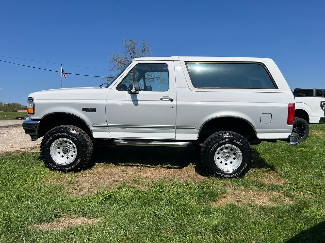 1996 Ford Bronco XLT - 2