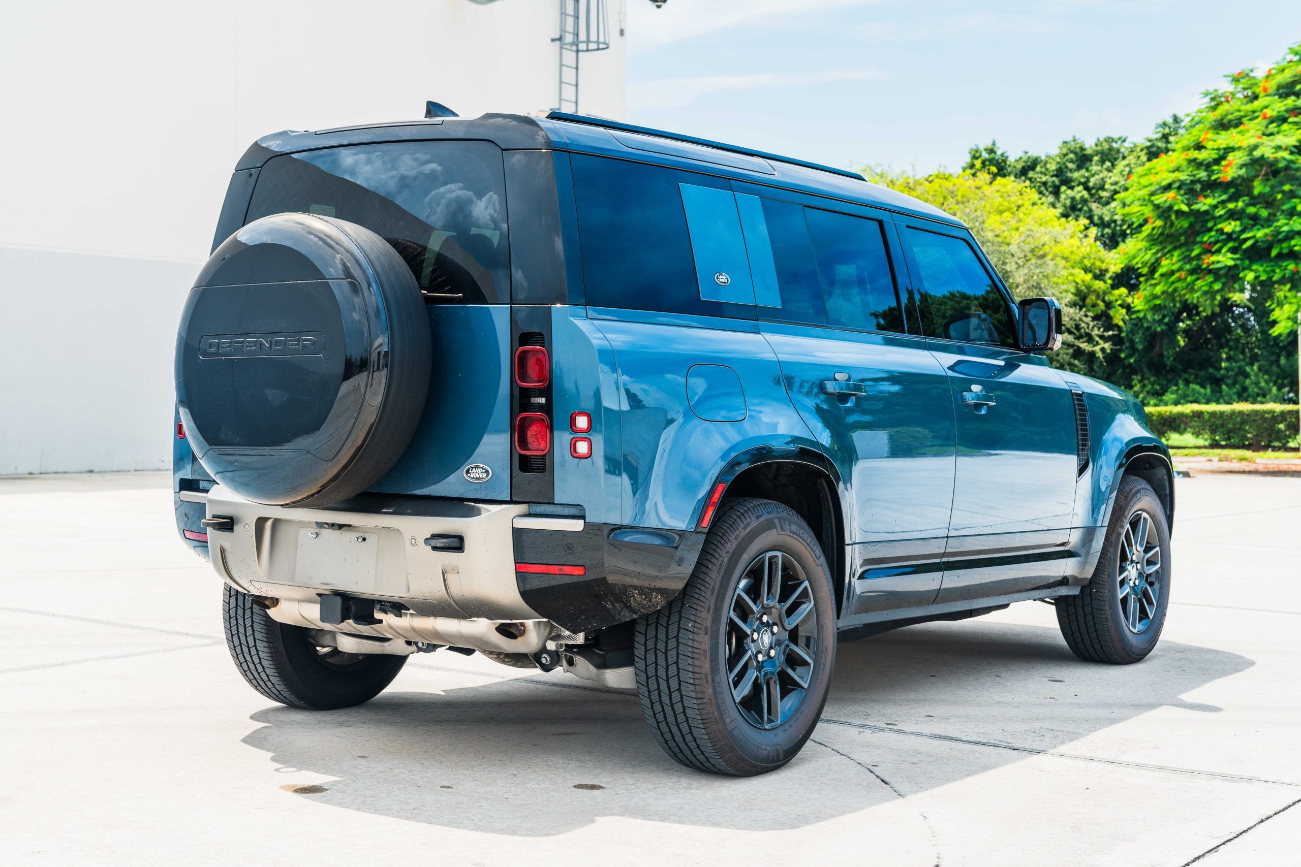 2022 Land Rover Defender 110 X-Dynamic SE - 3