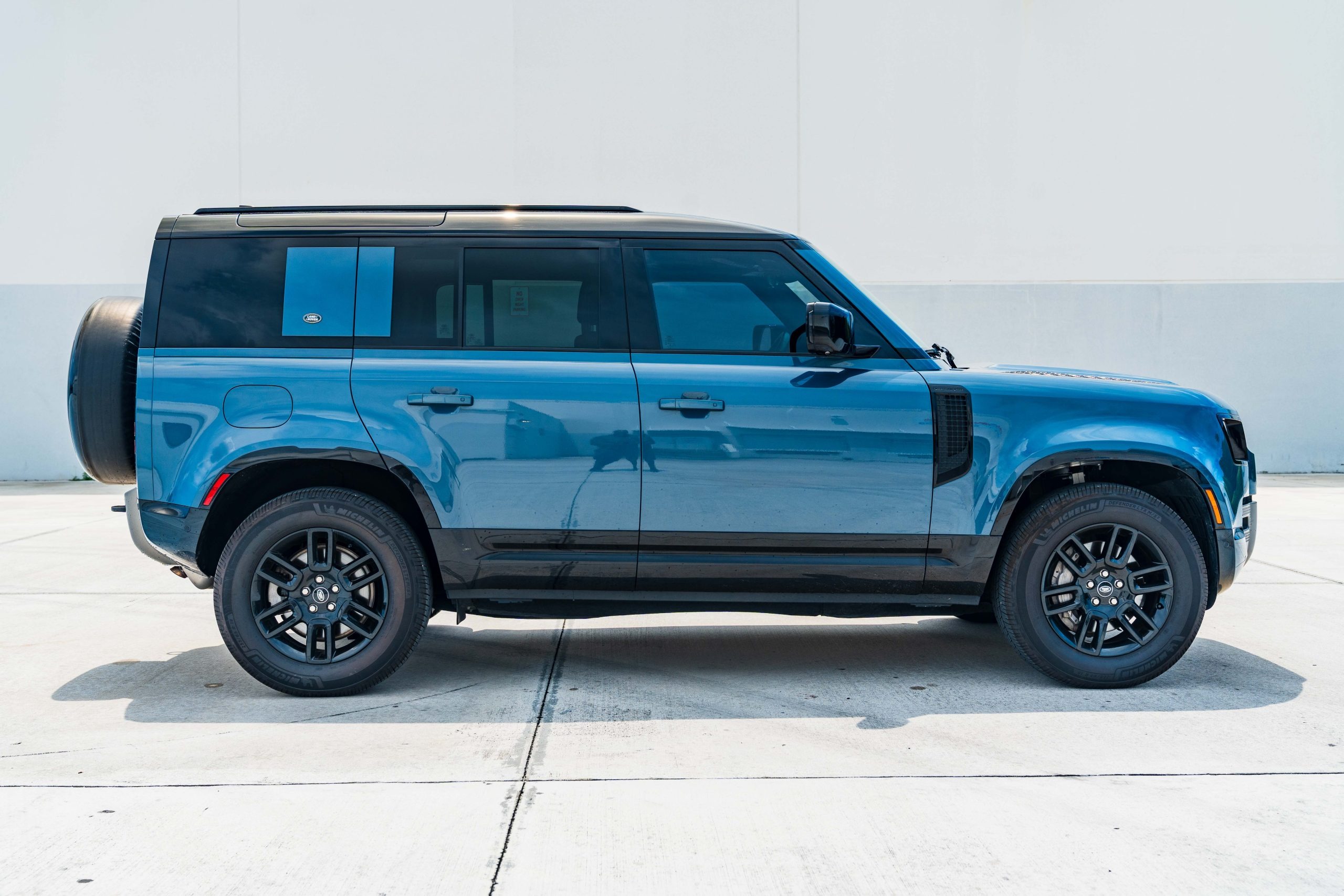 2022 Land Rover Defender 110 X-Dynamic SE - 2