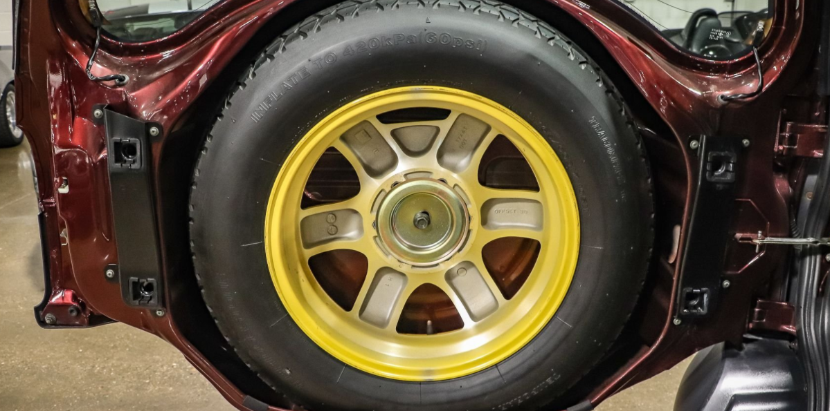 Sold: 2001 Isuzu VehiCROSS S