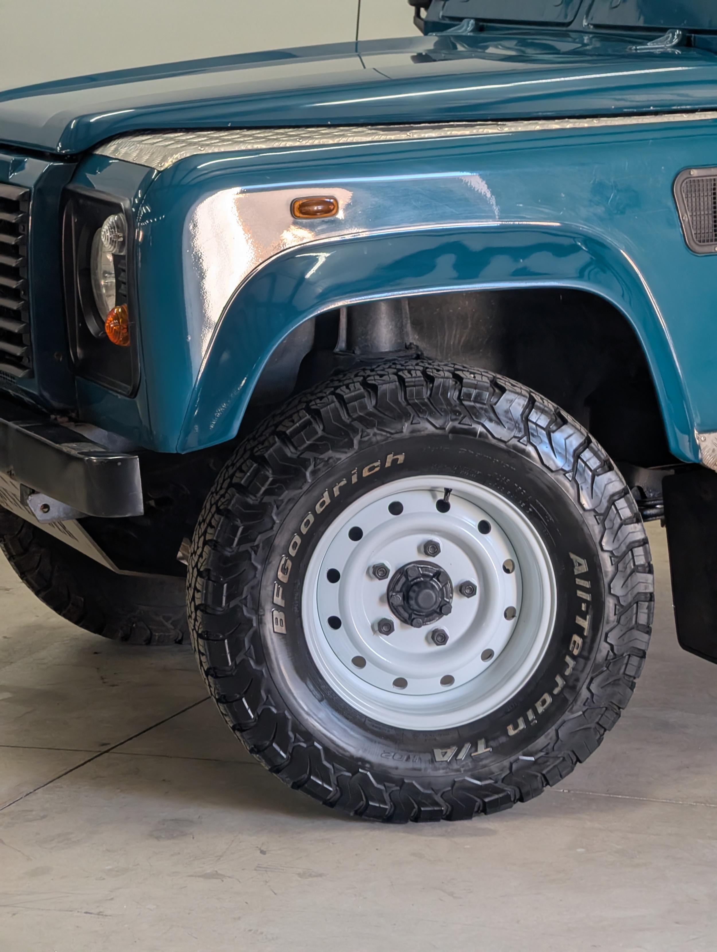 2000 Land Rover Defender 90 2.8i