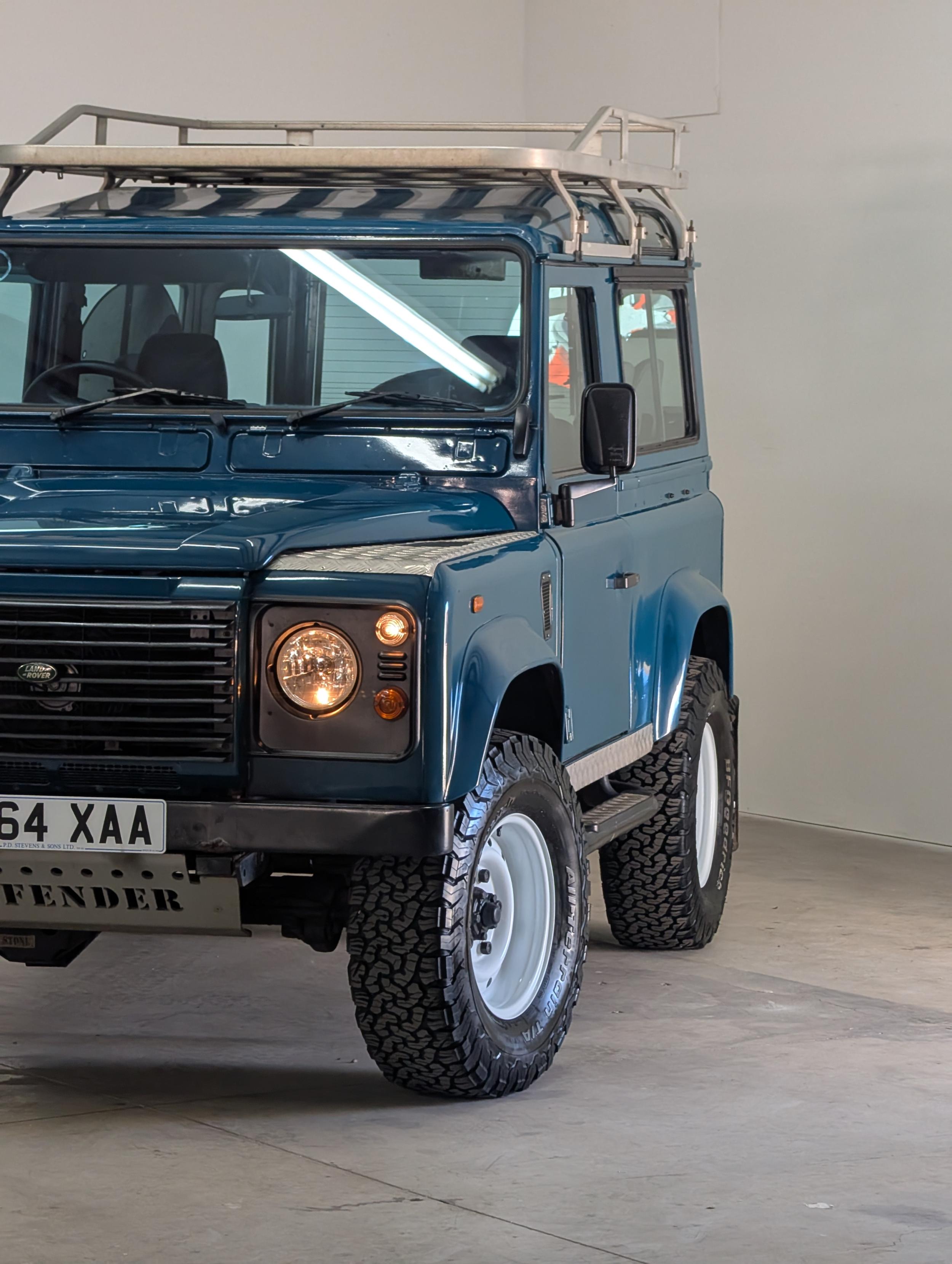 2000 Land Rover Defender 90 2.8i