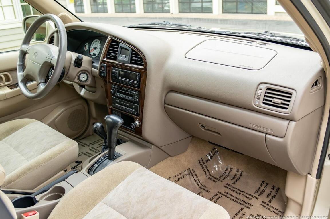 2001 Nissan Pathfinder LE 4×4