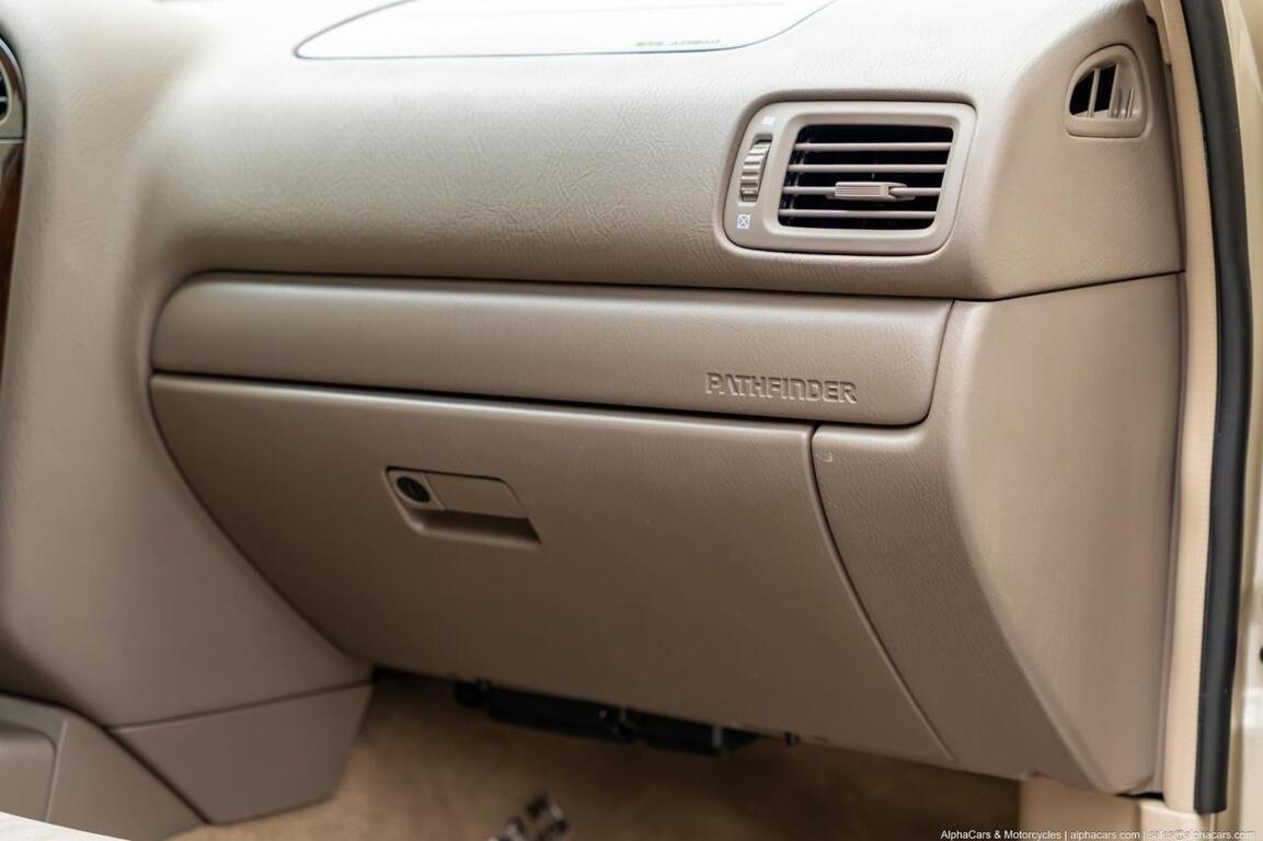 2001 Nissan Pathfinder LE 4×4