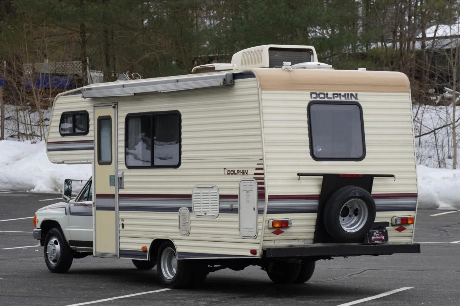 1991 Toyota Hilux Dolphin Camper