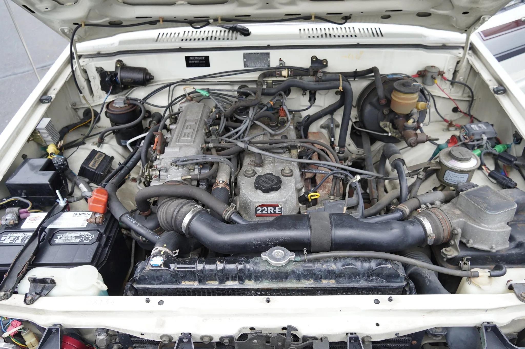 1991 Toyota Hilux Dolphin Camper - 5