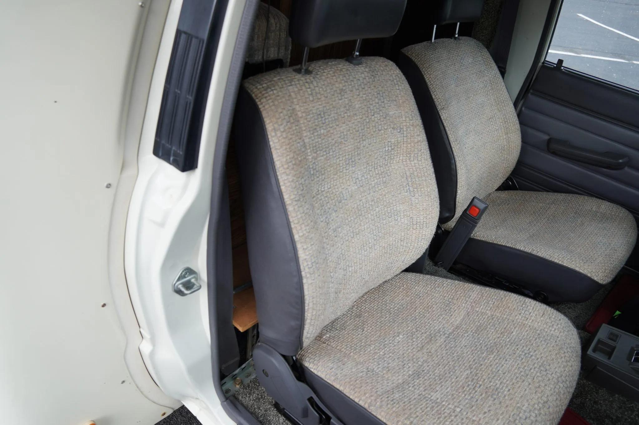1991 Toyota Hilux Dolphin Camper - 2