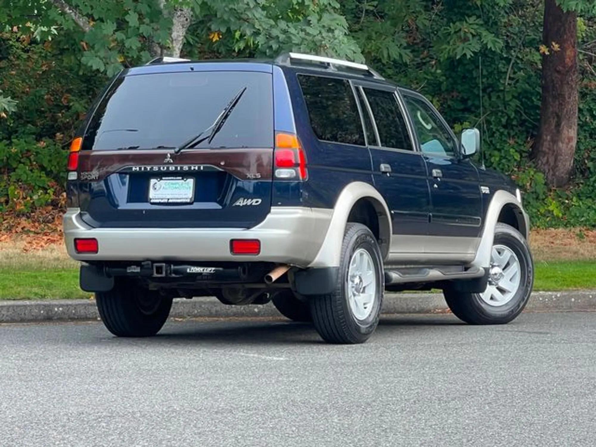 2004 Mitsubishi Montero Sport XLS - 4