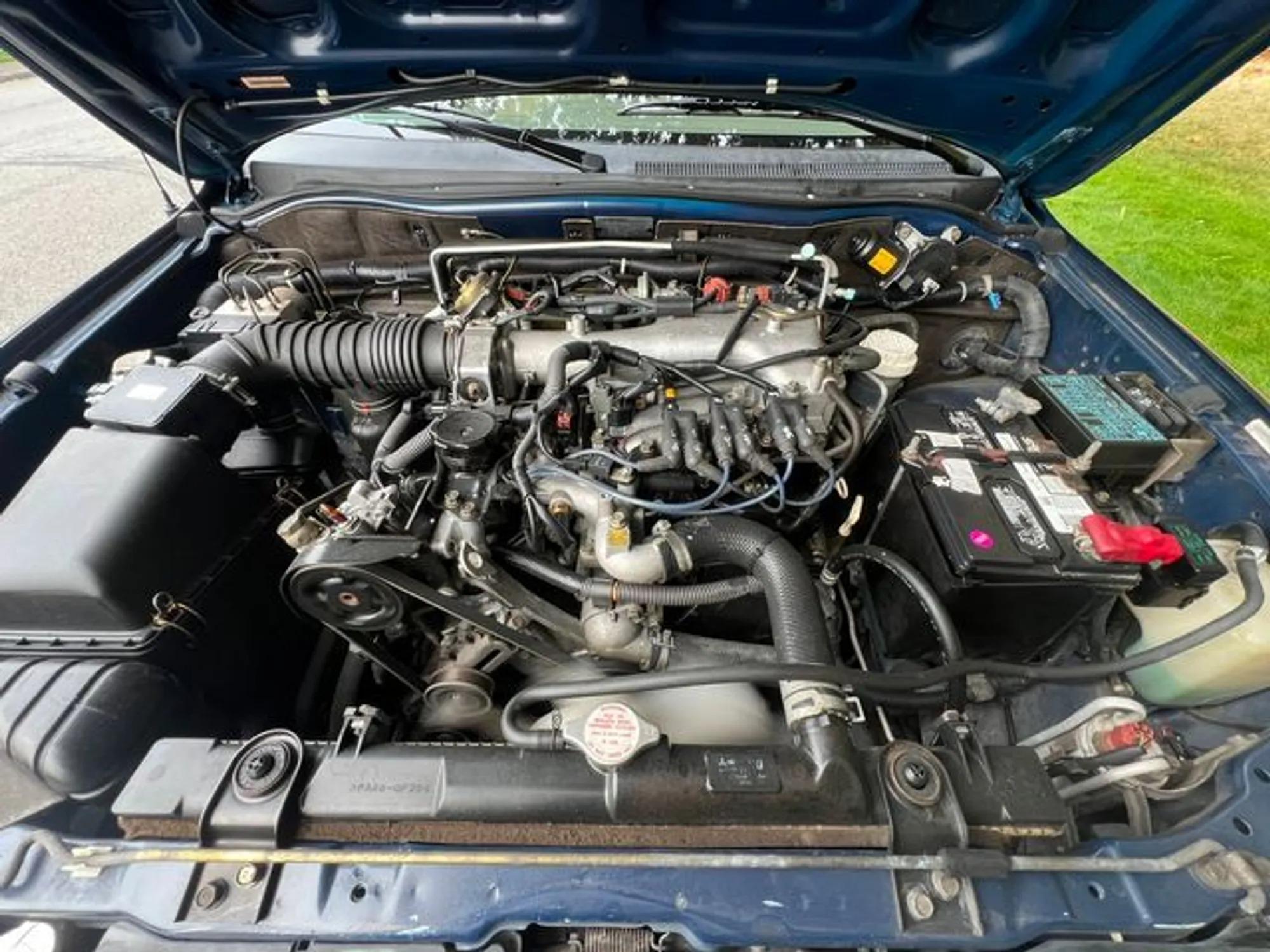 2004 Mitsubishi Montero Sport XLS - 3