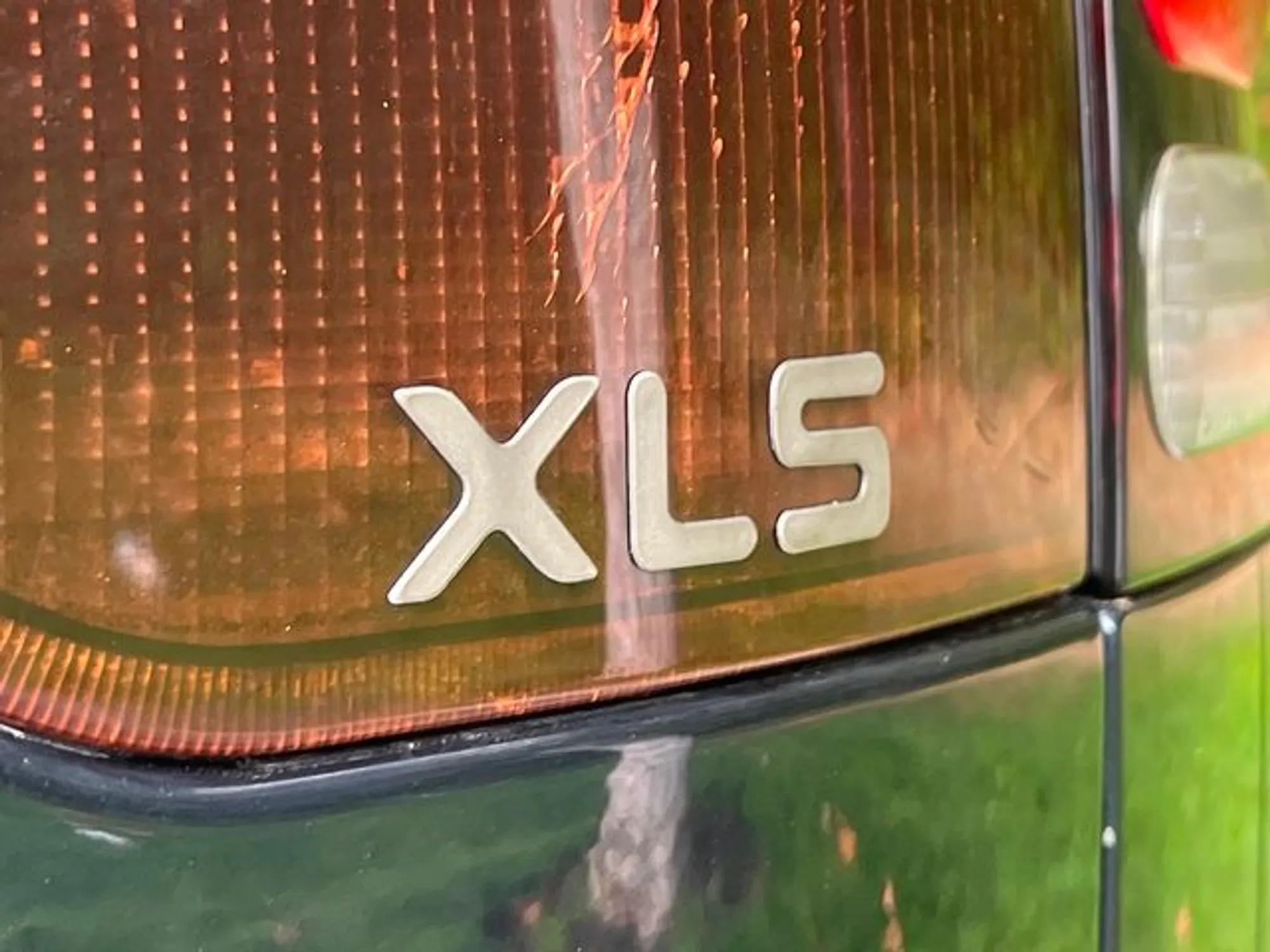 2004 Mitsubishi Montero Sport XLS