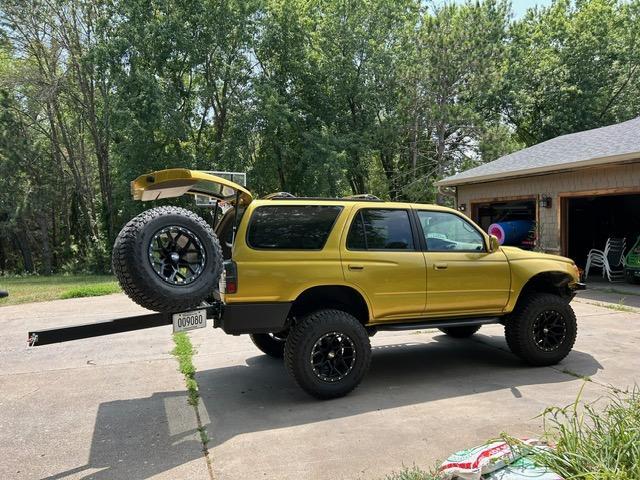 Modified V8-Powered 2000 Toyota 4Runner SR5 - 2