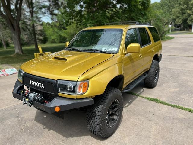 Modified V8-Powered 2000 Toyota 4Runner SR5 - 4