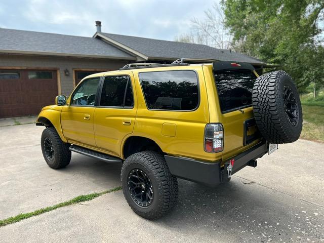 Modified V8-Powered 2000 Toyota 4Runner SR5