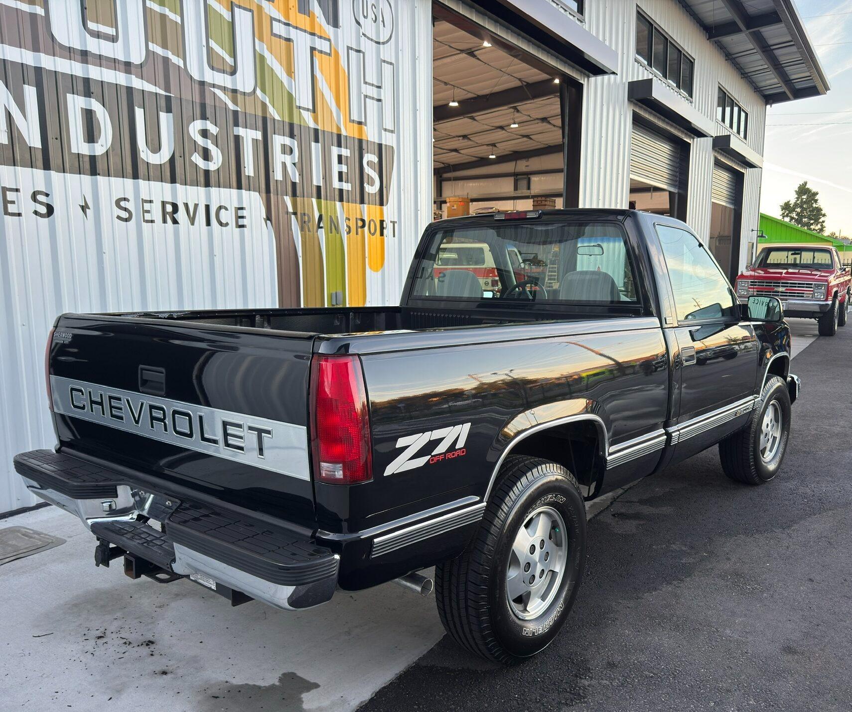 1995 Chevrolet K-1500 Silverado - 3