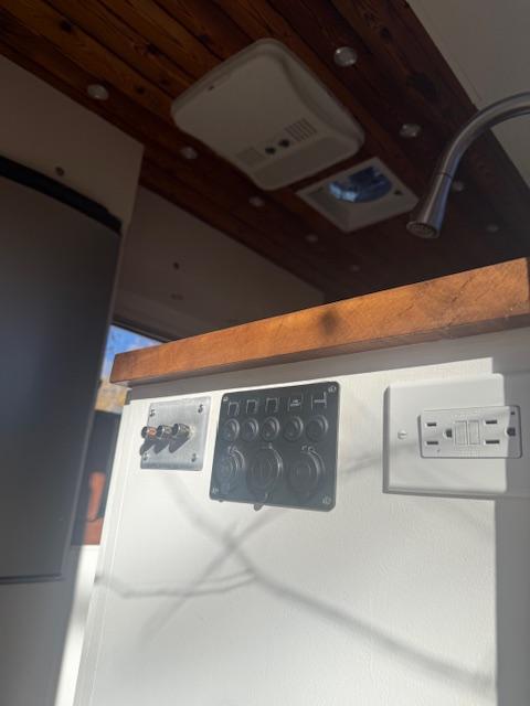 2004 Ford F-550 Expedition Rig