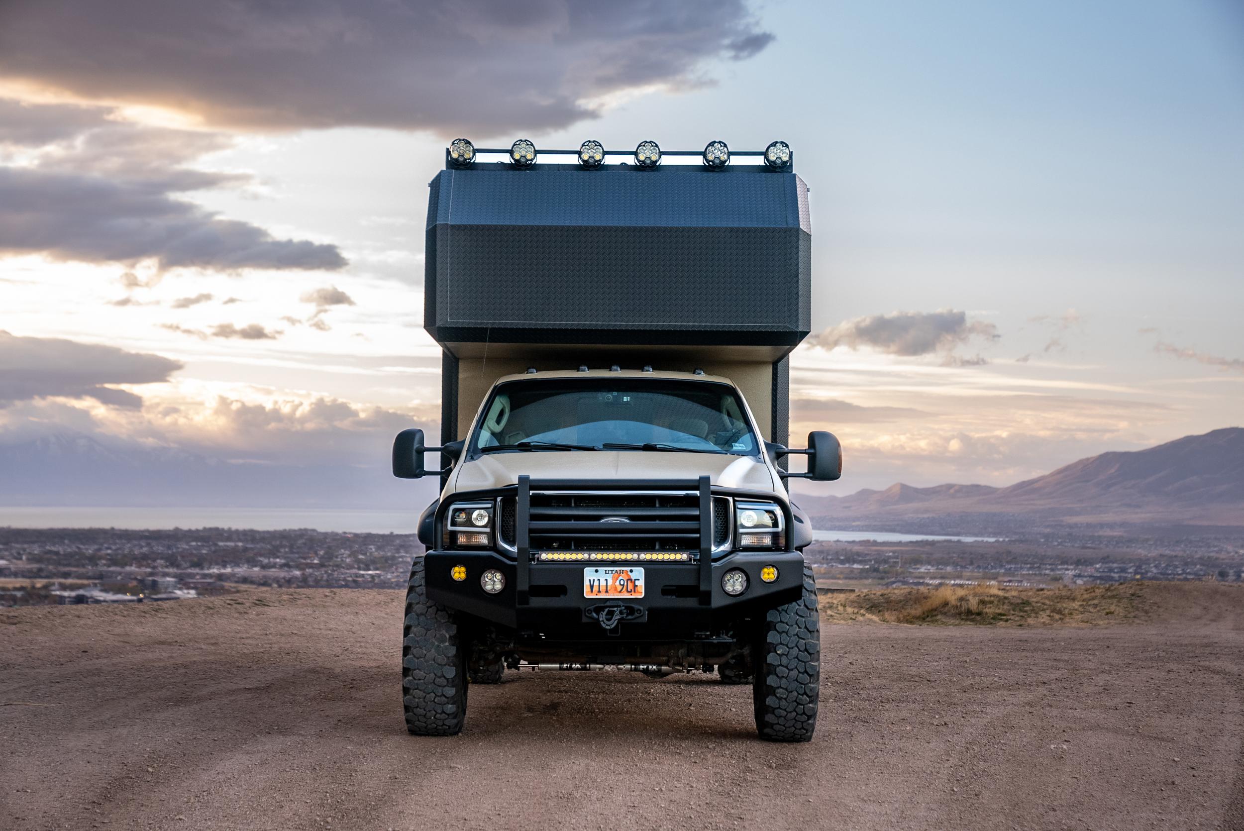 2004 Ford F-550 Expedition Rig
