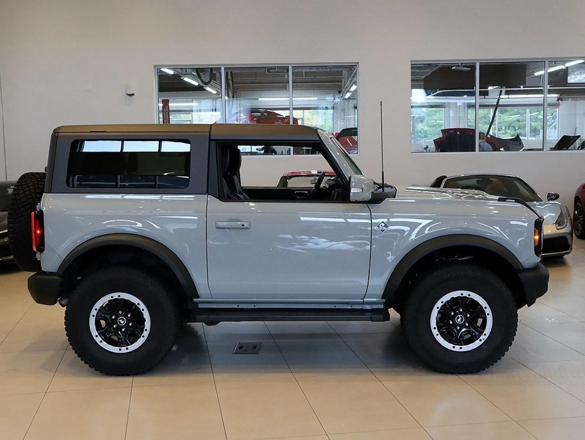 2022 Ford Bronco Outer Banks - 2