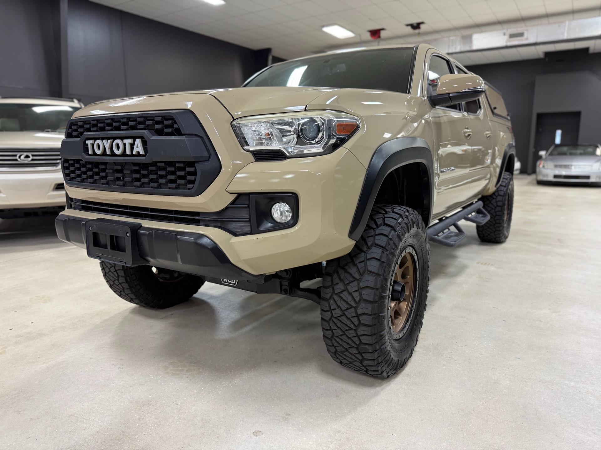 2017 Toyota Tacoma TRD Off-Road - 4