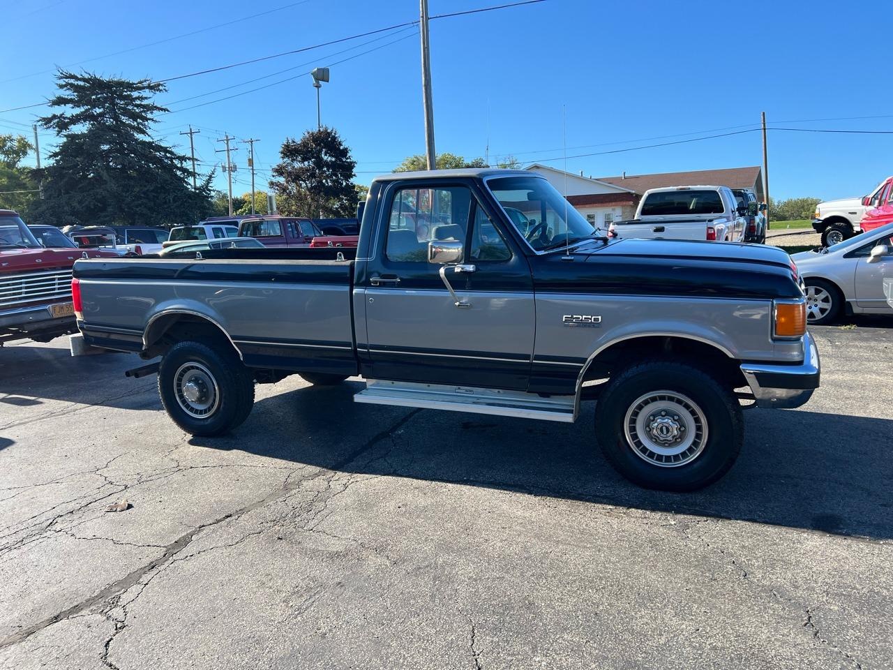 1989 Ford F-250 XLT Styleside - 5