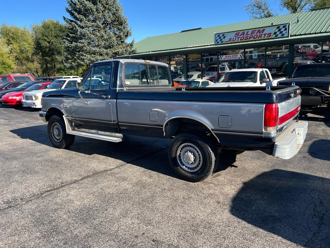 1989 Ford F-250 XLT Styleside - 2