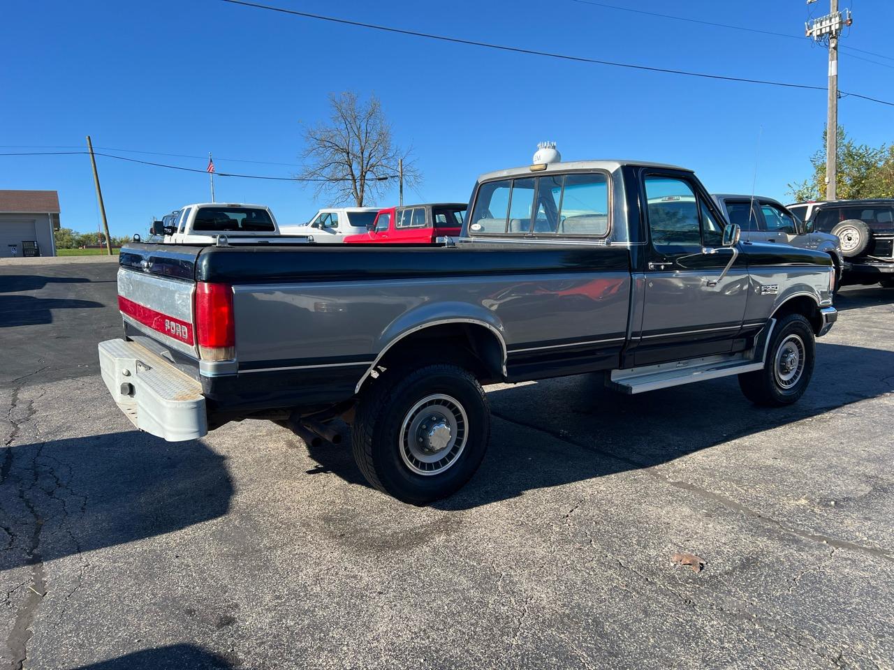 1989 Ford F-250 XLT Styleside - 3