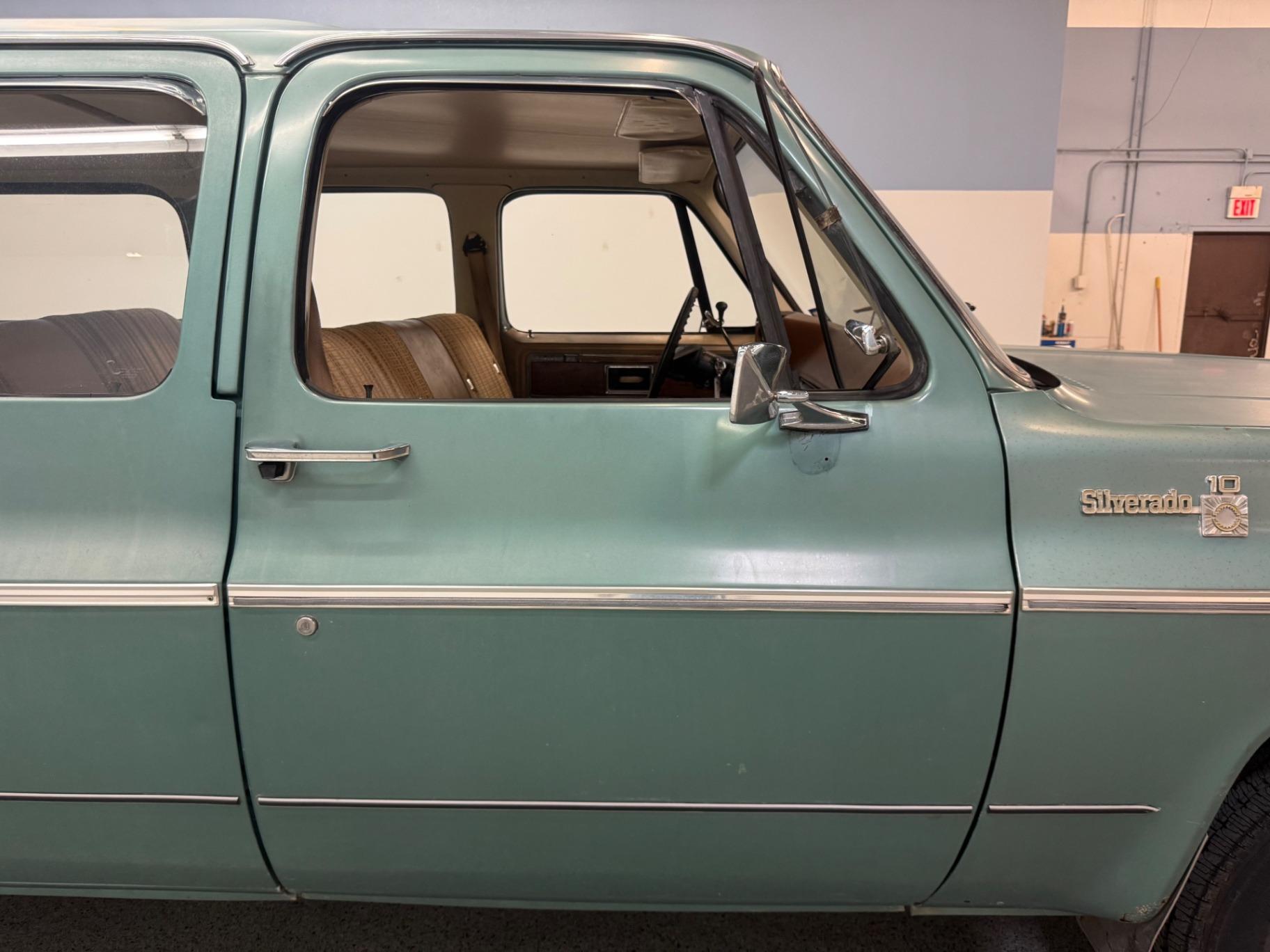 1977 Chevrolet Suburban Silverado