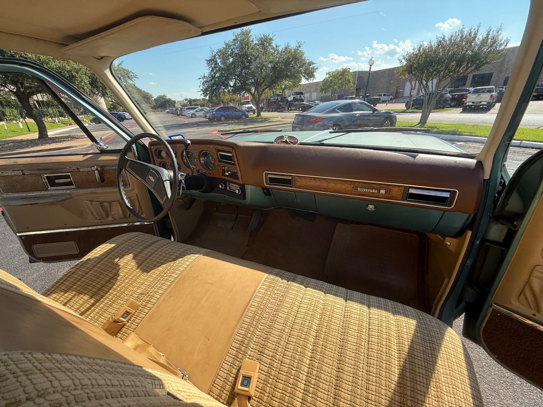 1977 Chevrolet Suburban Silverado