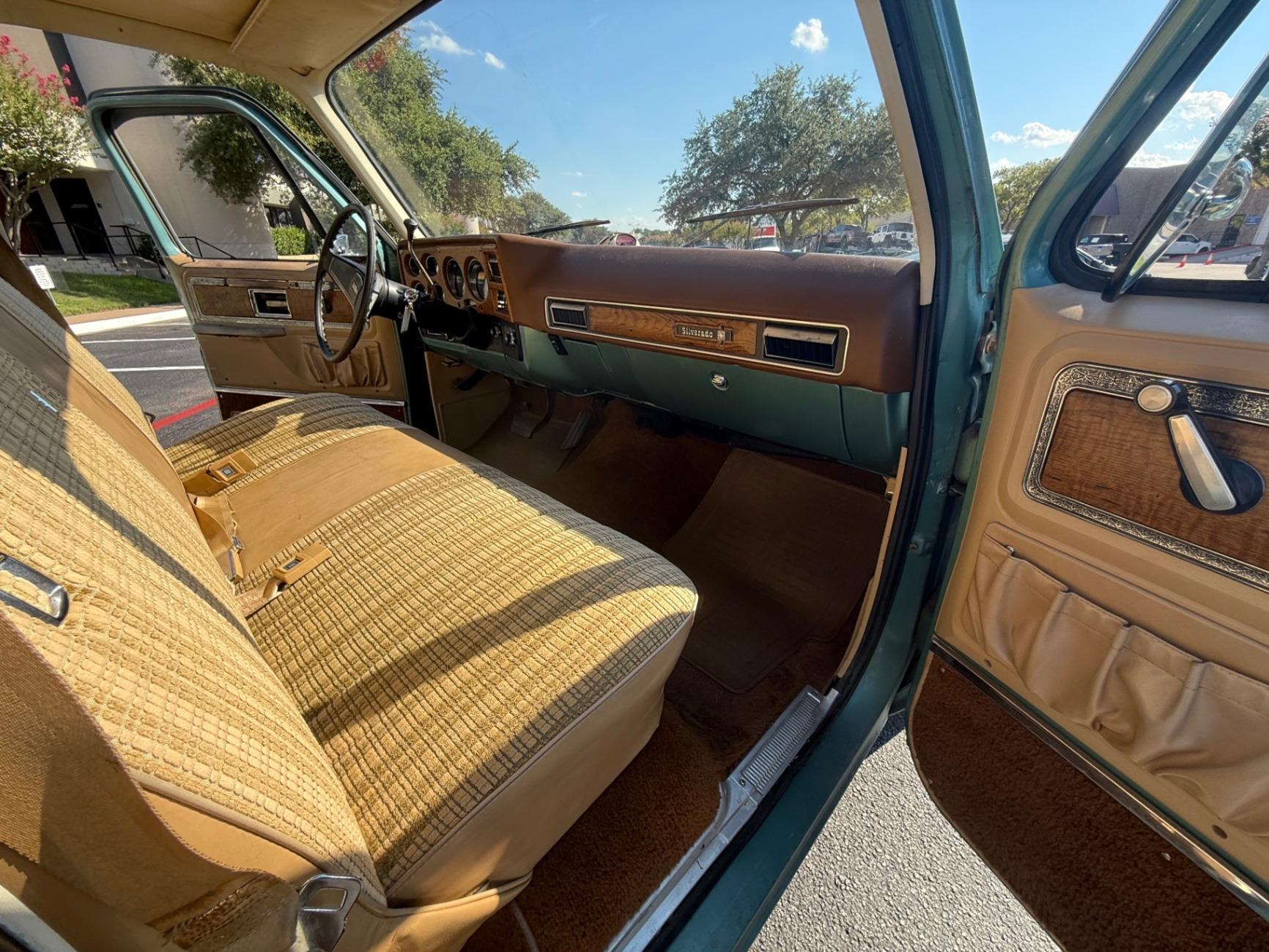 1977 Chevrolet Suburban Silverado