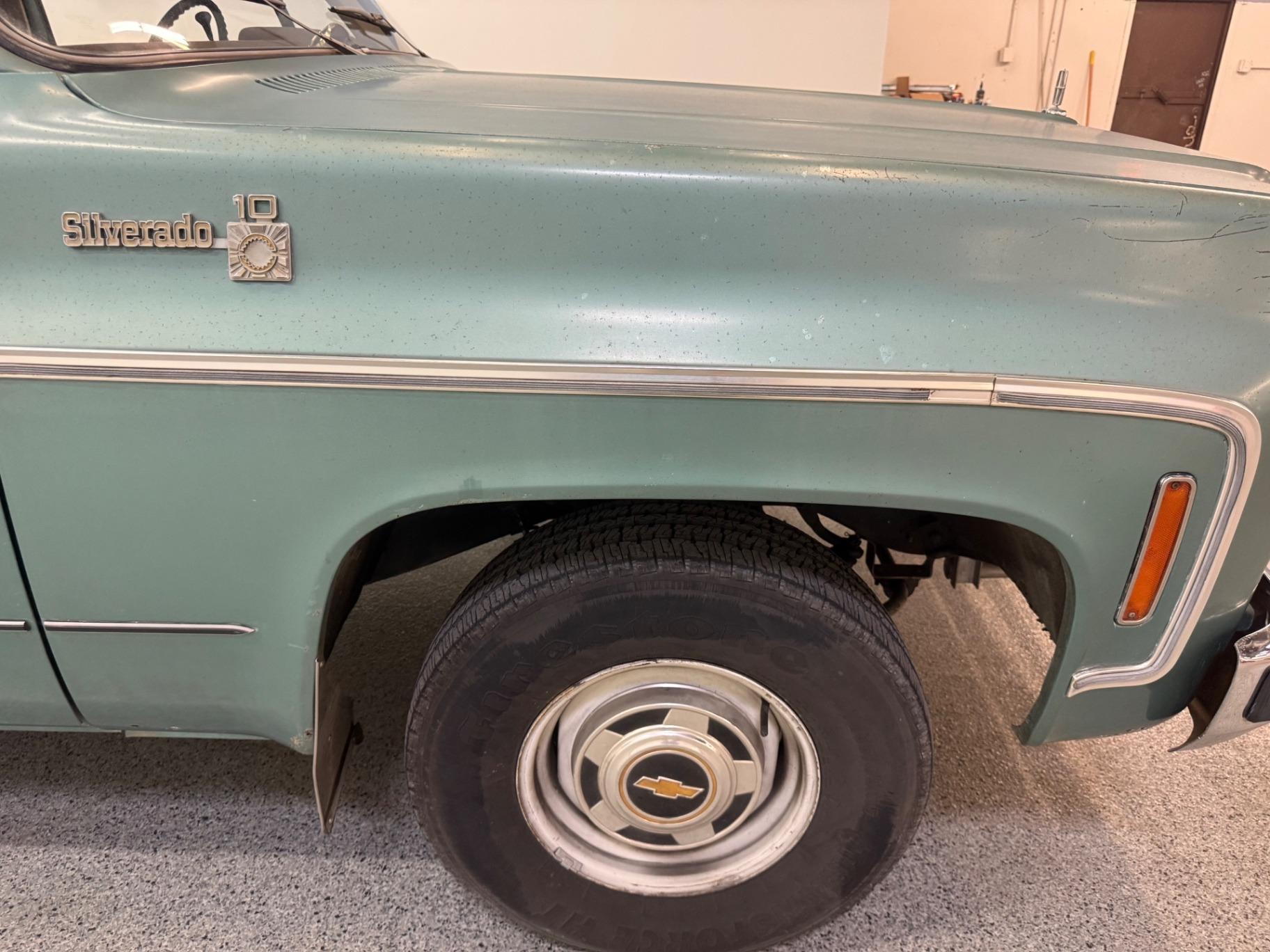 1977 Chevrolet Suburban Silverado