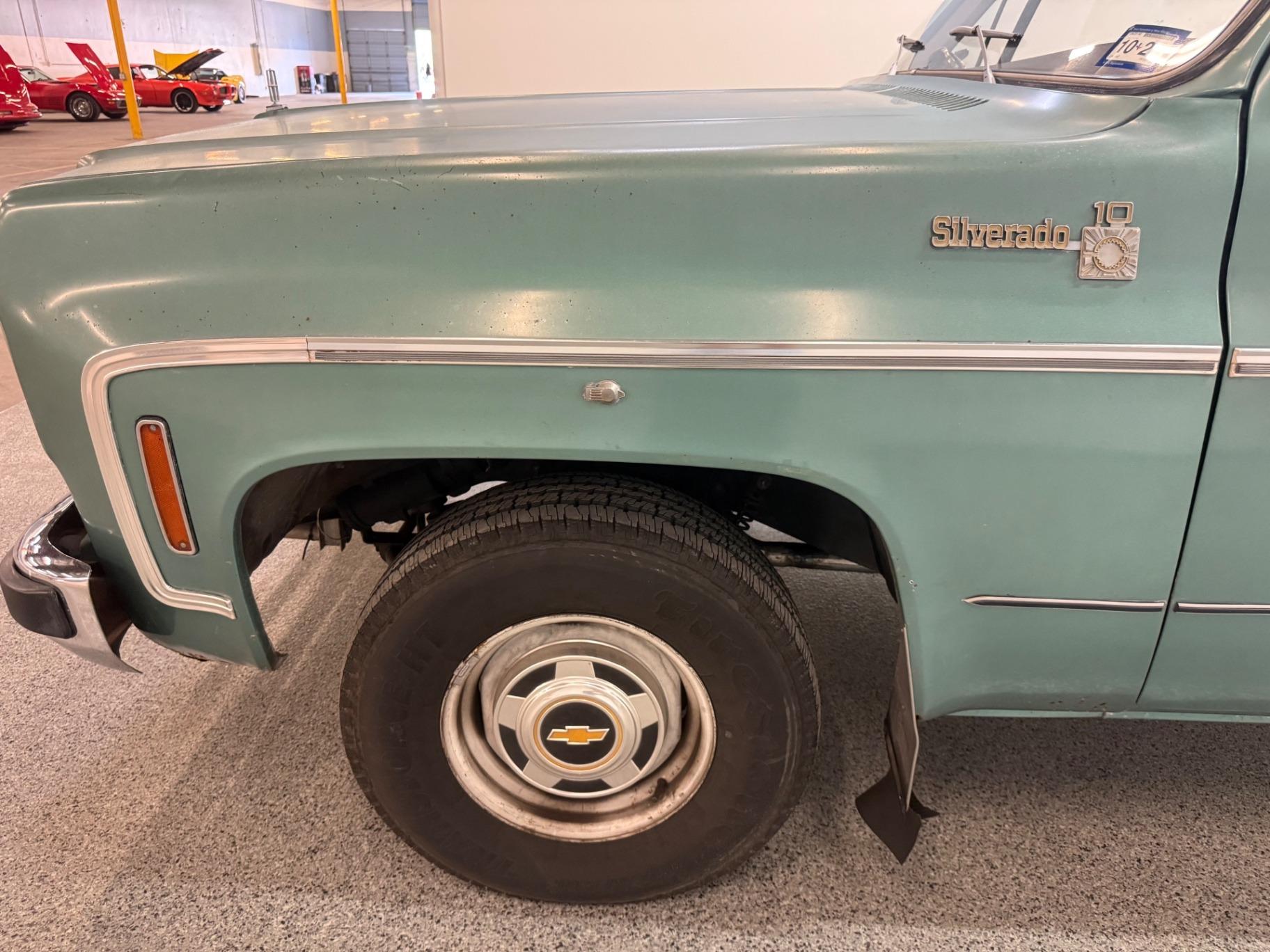 1977 Chevrolet Suburban Silverado