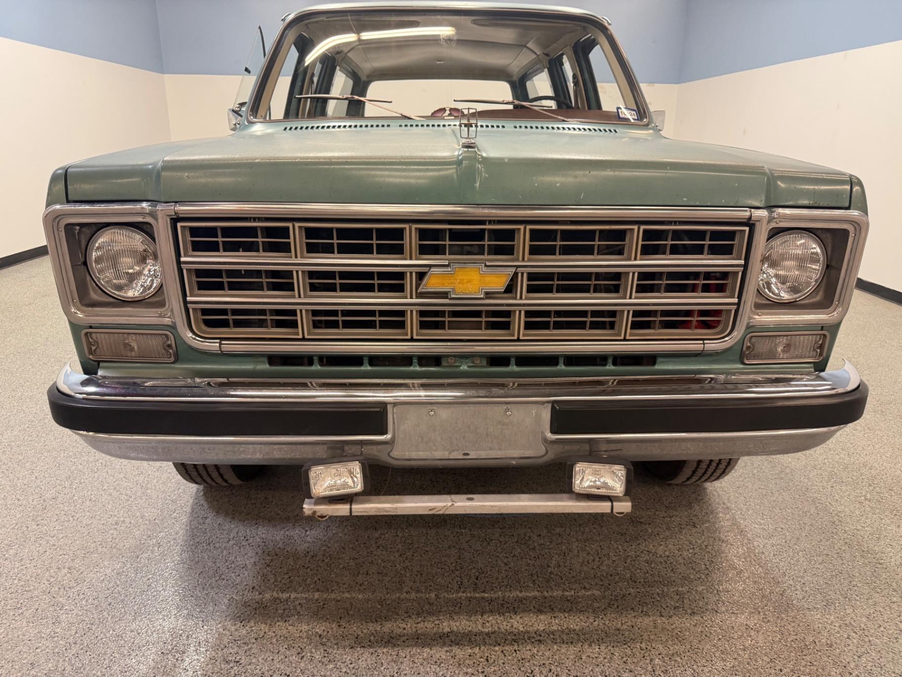 1977 Chevrolet Suburban Silverado - 2