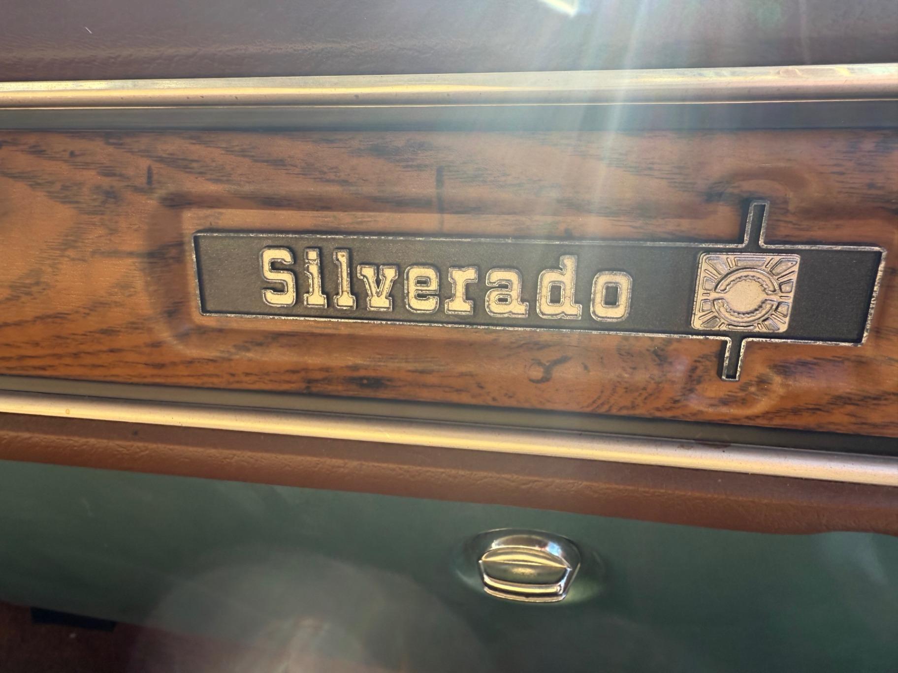 1977 Chevrolet Suburban Silverado