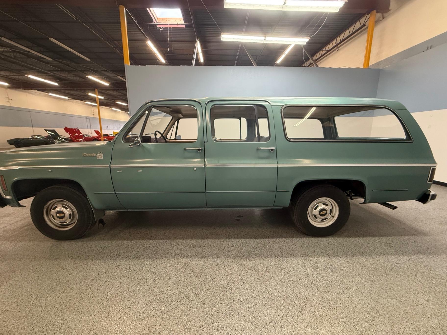 1977 Chevrolet Suburban Silverado - 5