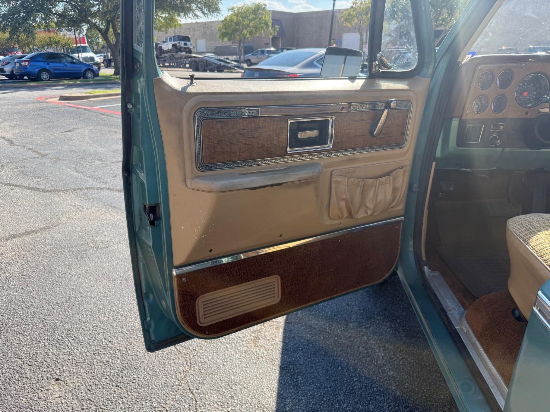 1977 Chevrolet Suburban Silverado