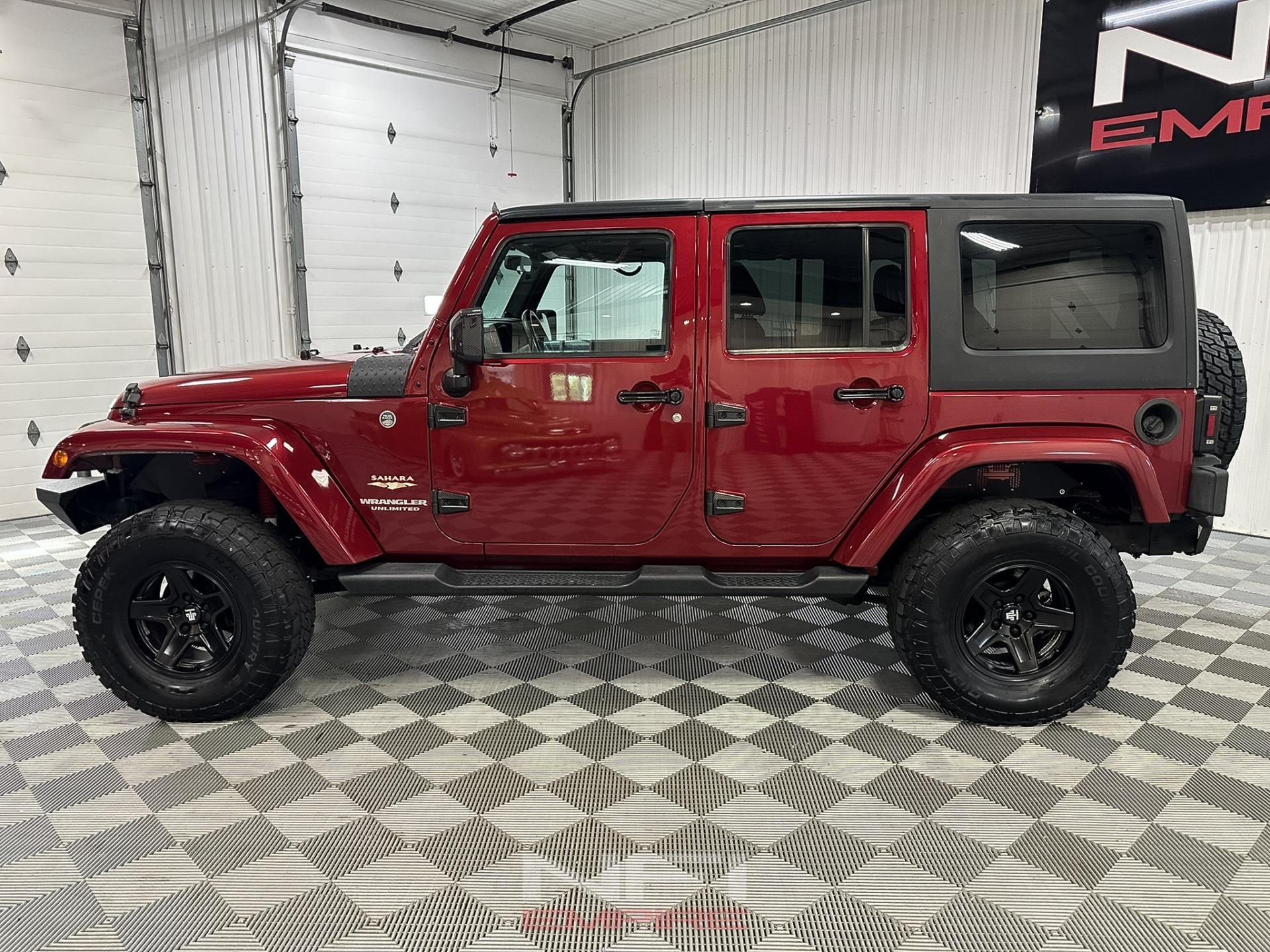 2012 Jeep Wrangler Unlimited Sahara - 3