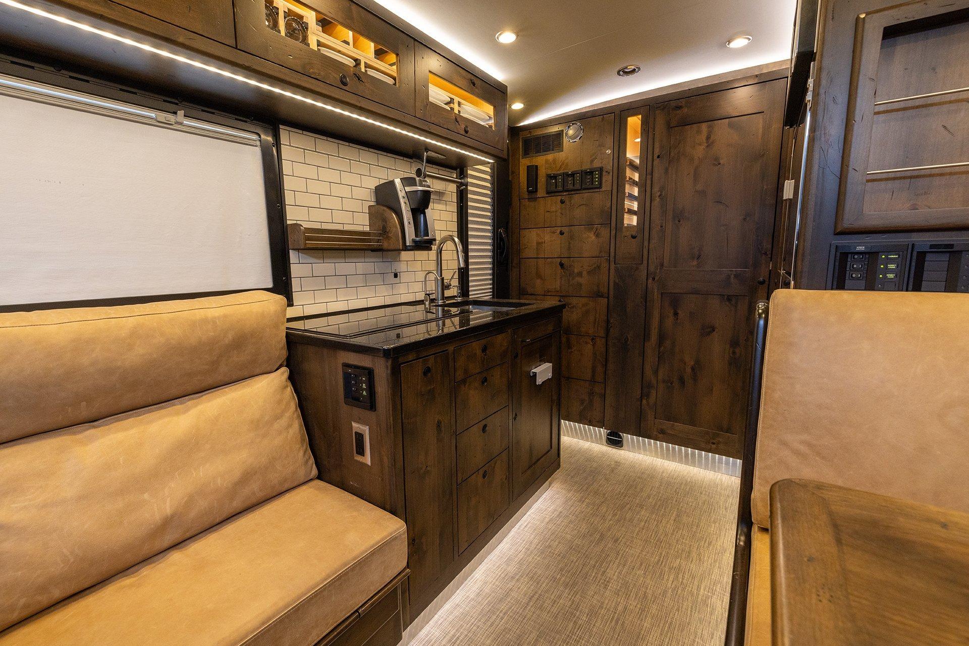 2016 EarthRoamer XV-LTS 160