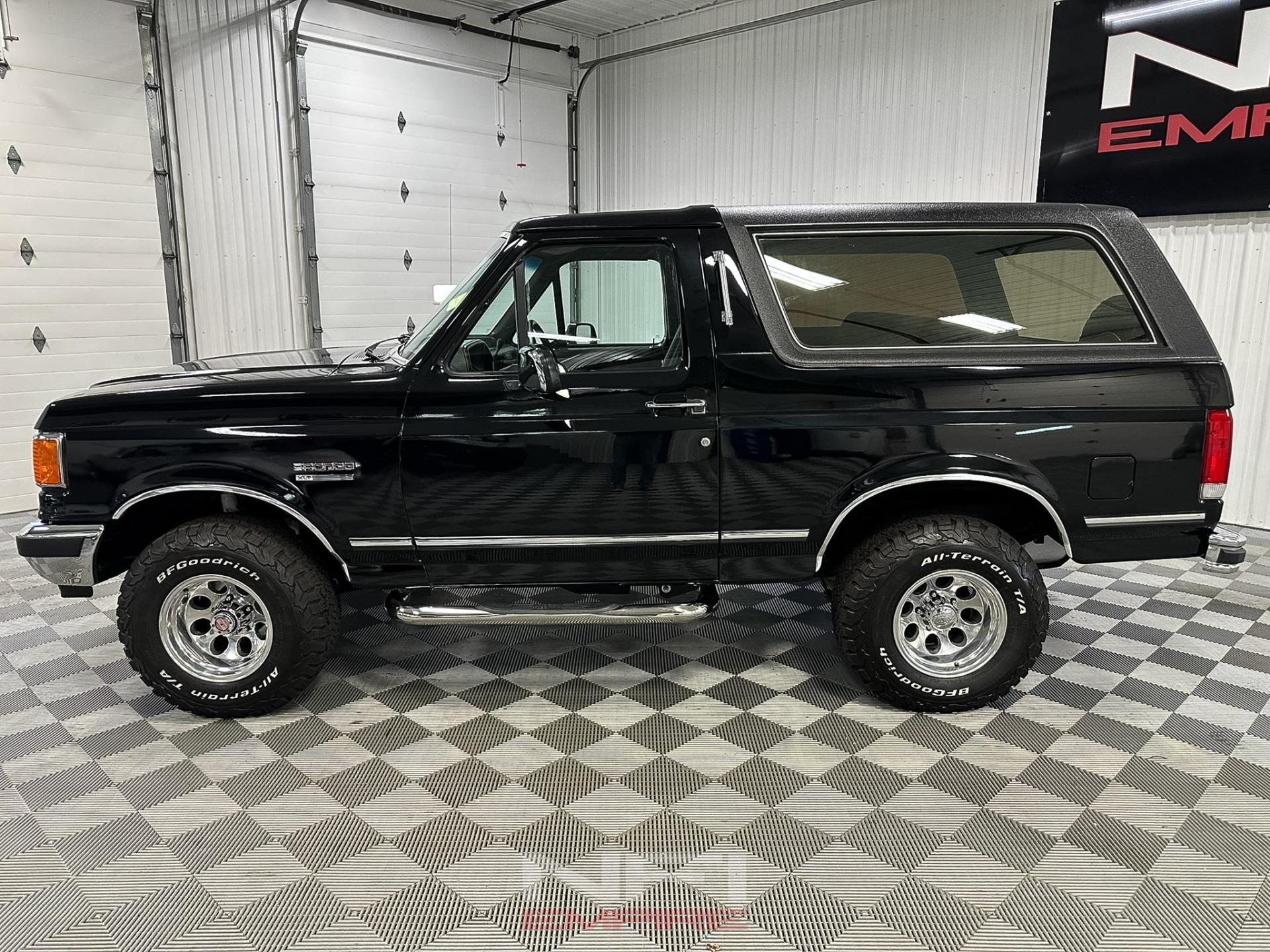 1989 Ford Bronco XLT - 3