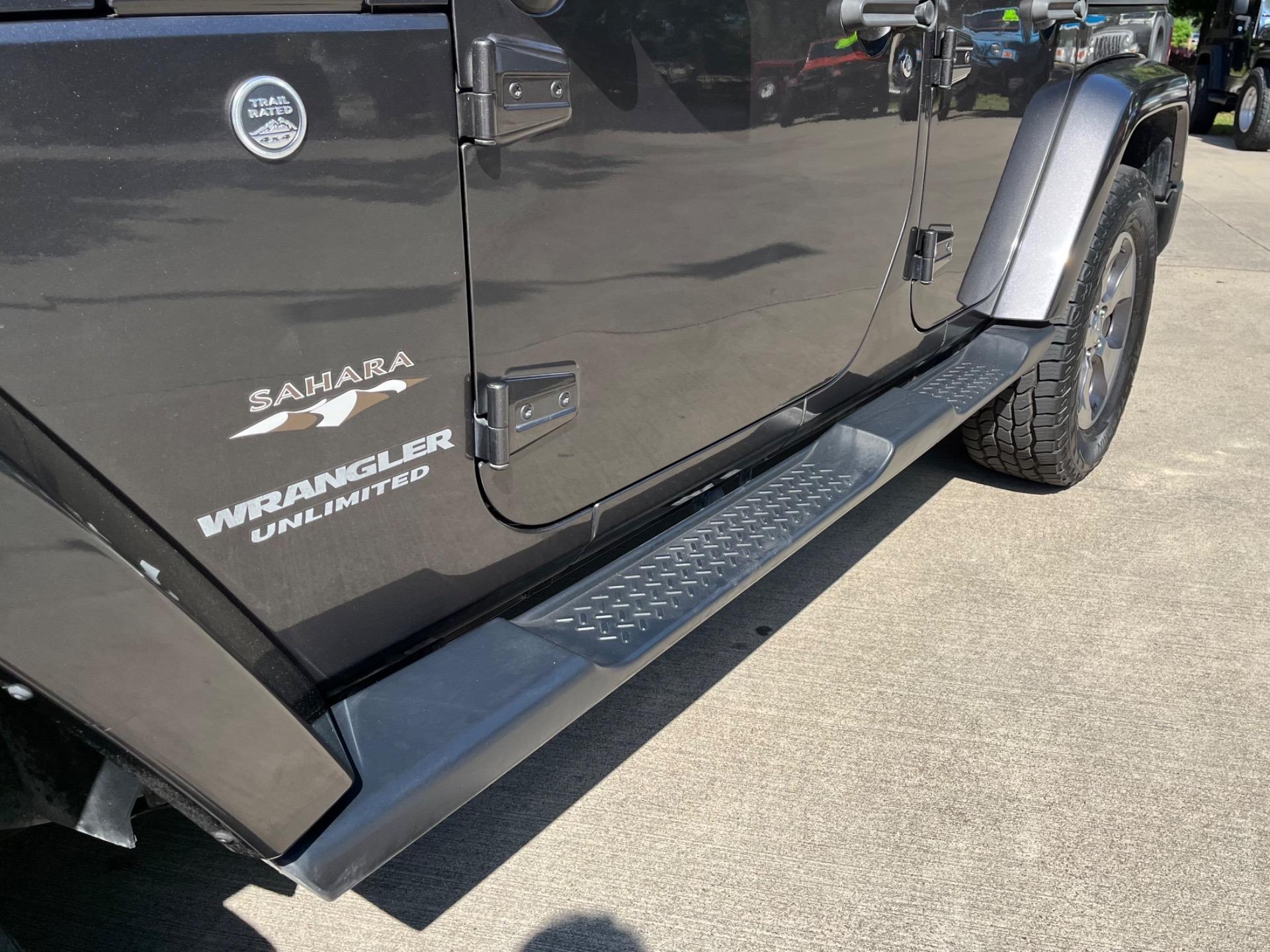 2017 Jeep Wrangler Unlimited Sahara - 4