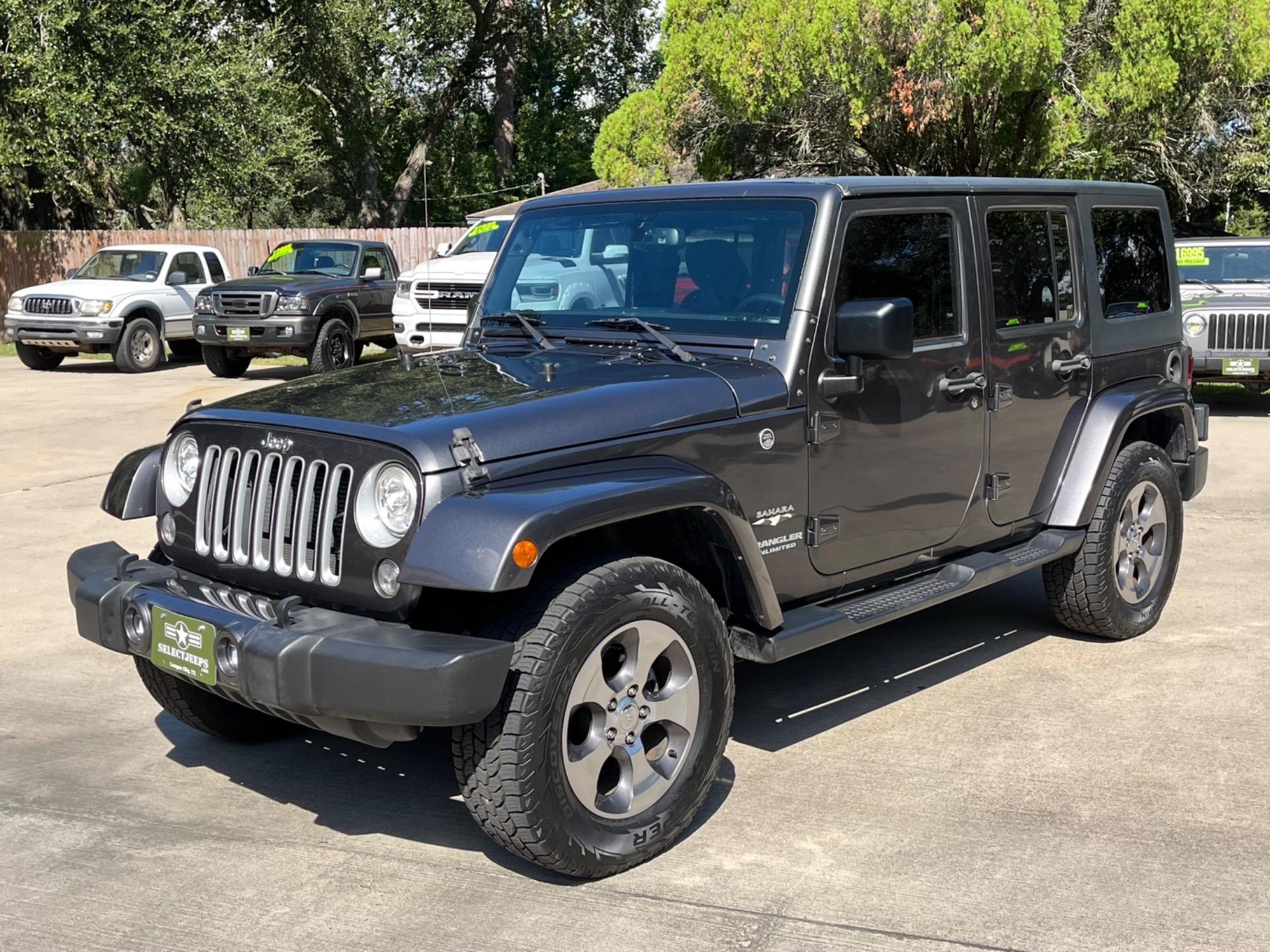 2017 Jeep Wrangler Unlimited Sahara - 3
