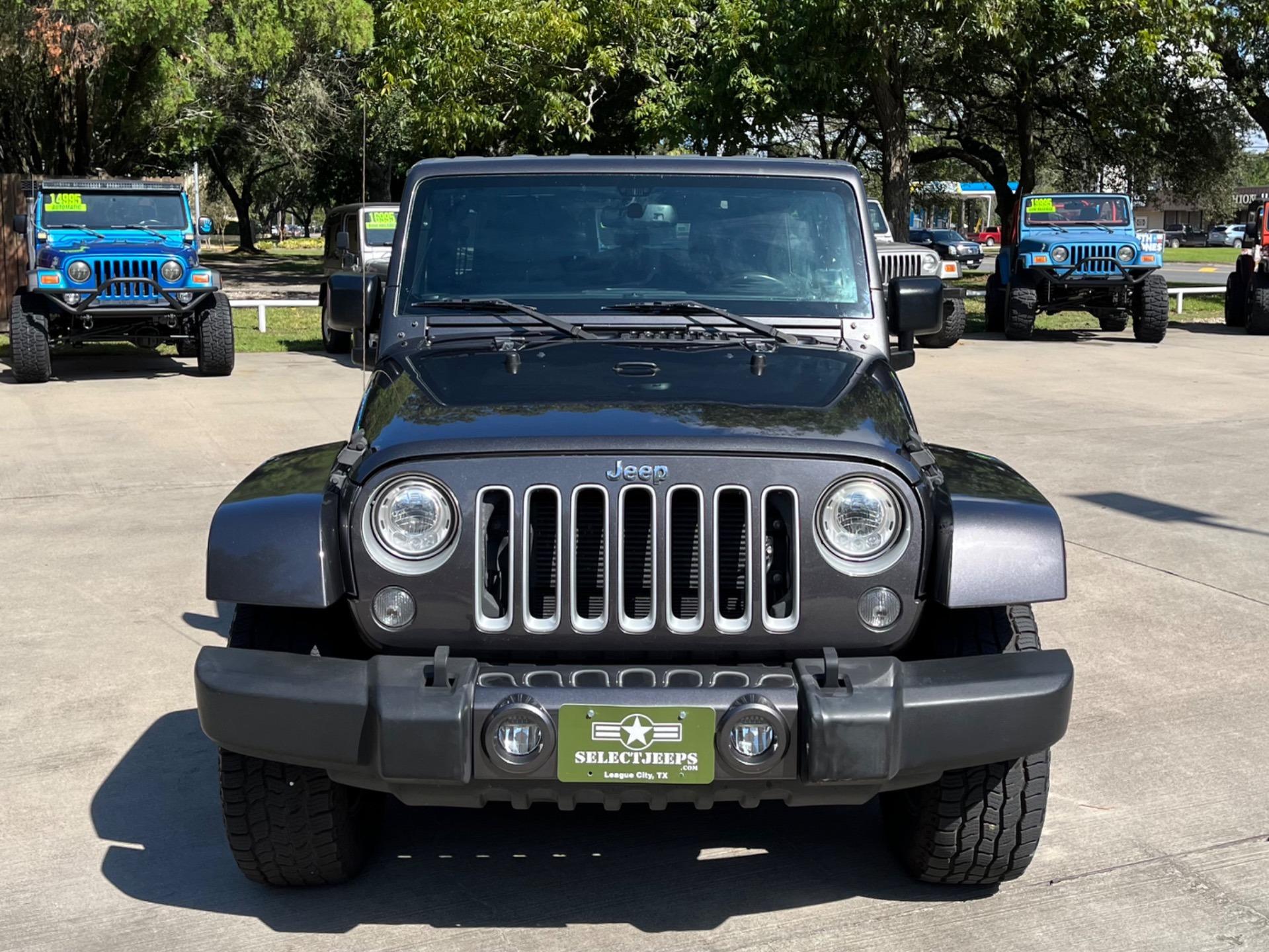 2017 Jeep Wrangler Unlimited Sahara - 2