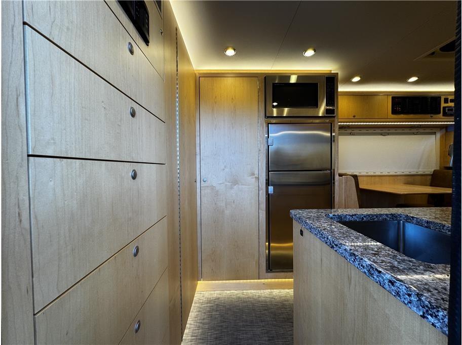 2016 Earthroamer XV-LTS 165