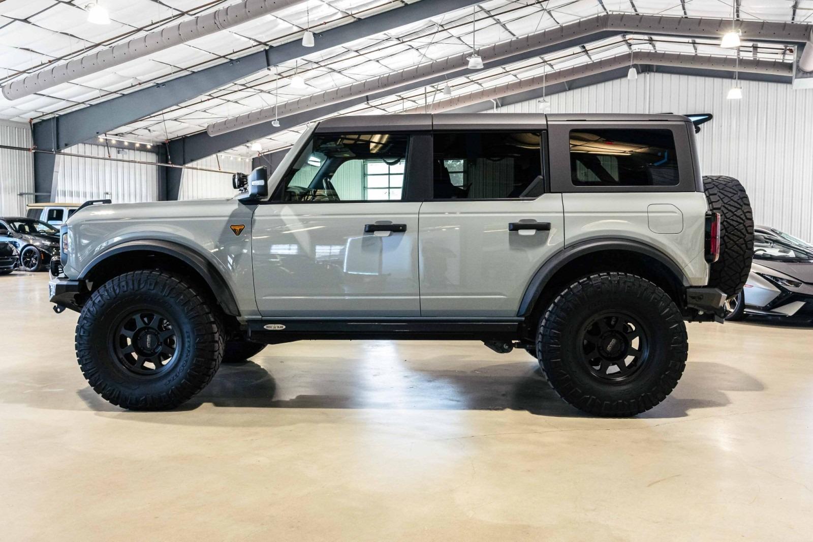 Modified 2022 Ford Bronco Badlands - 3