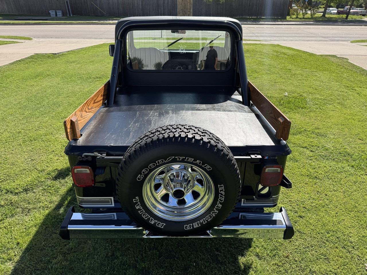 1984 Jeep CJ-8 Scrambler Laredo
