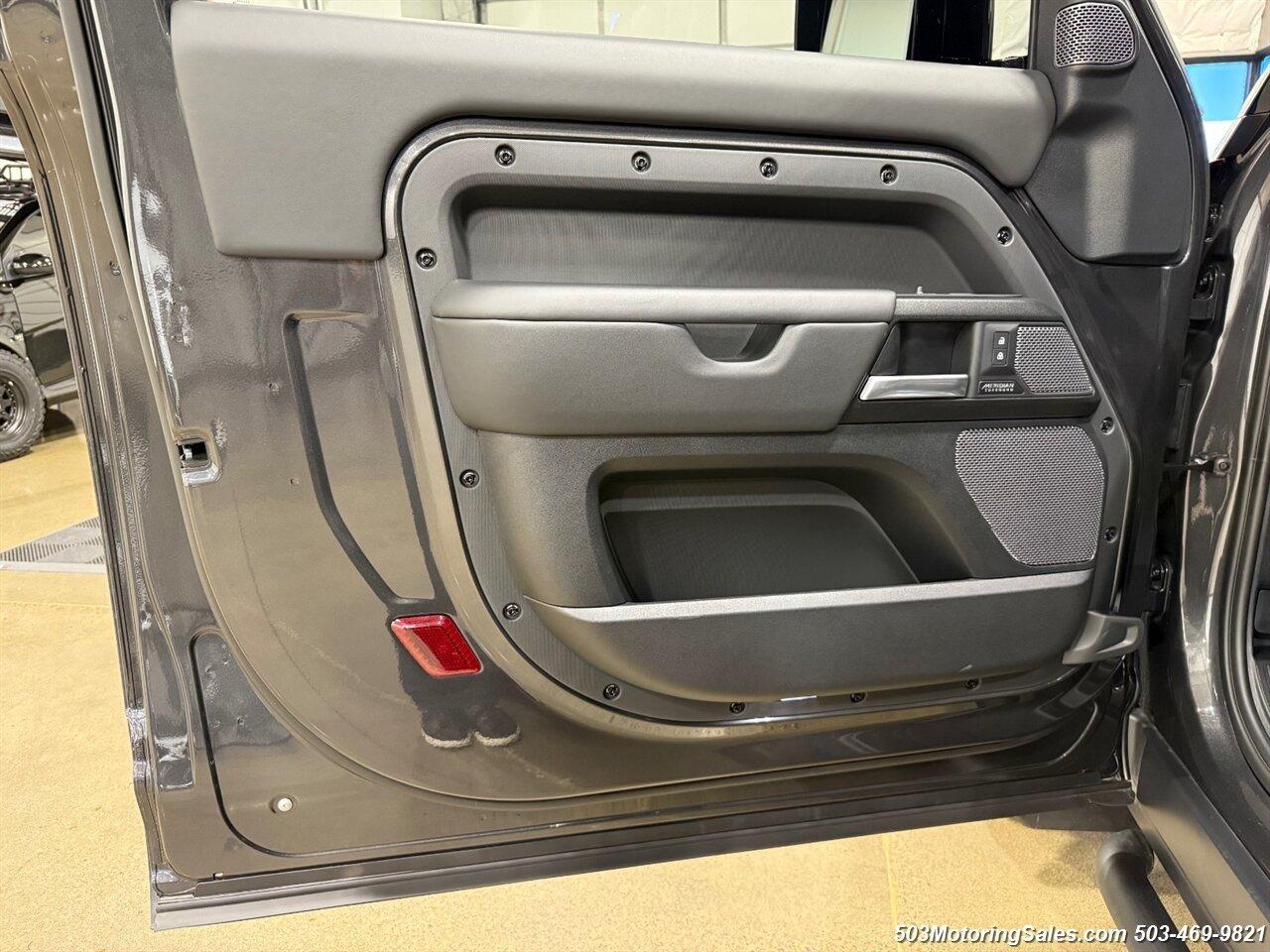 2024 Land Rover Defender 90 Urban Widetrack