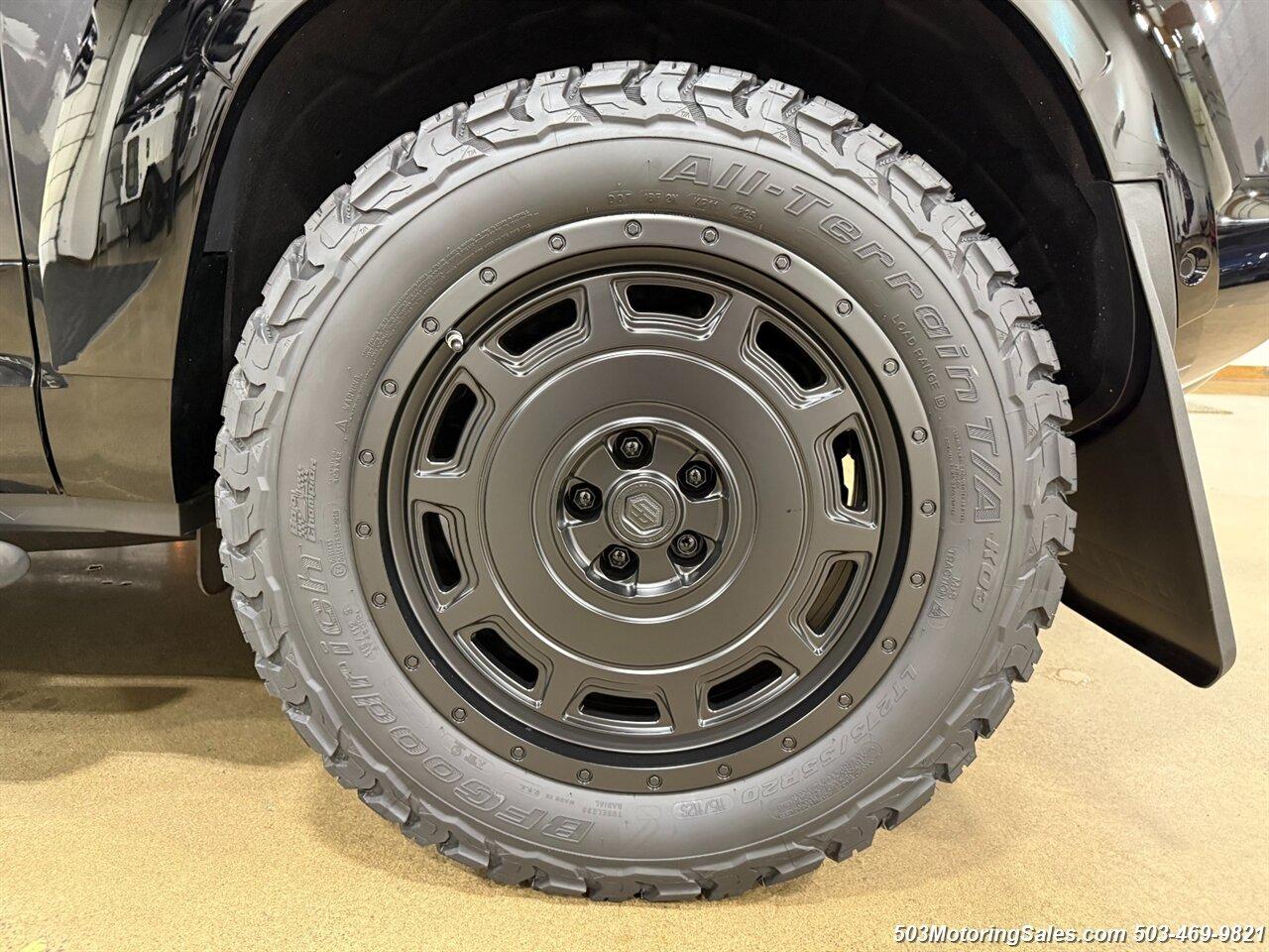 2024 Land Rover Defender 90 Urban Widetrack