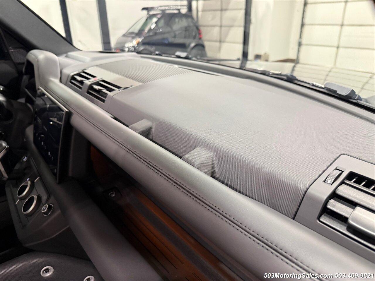 2024 Land Rover Defender 90 Urban Widetrack